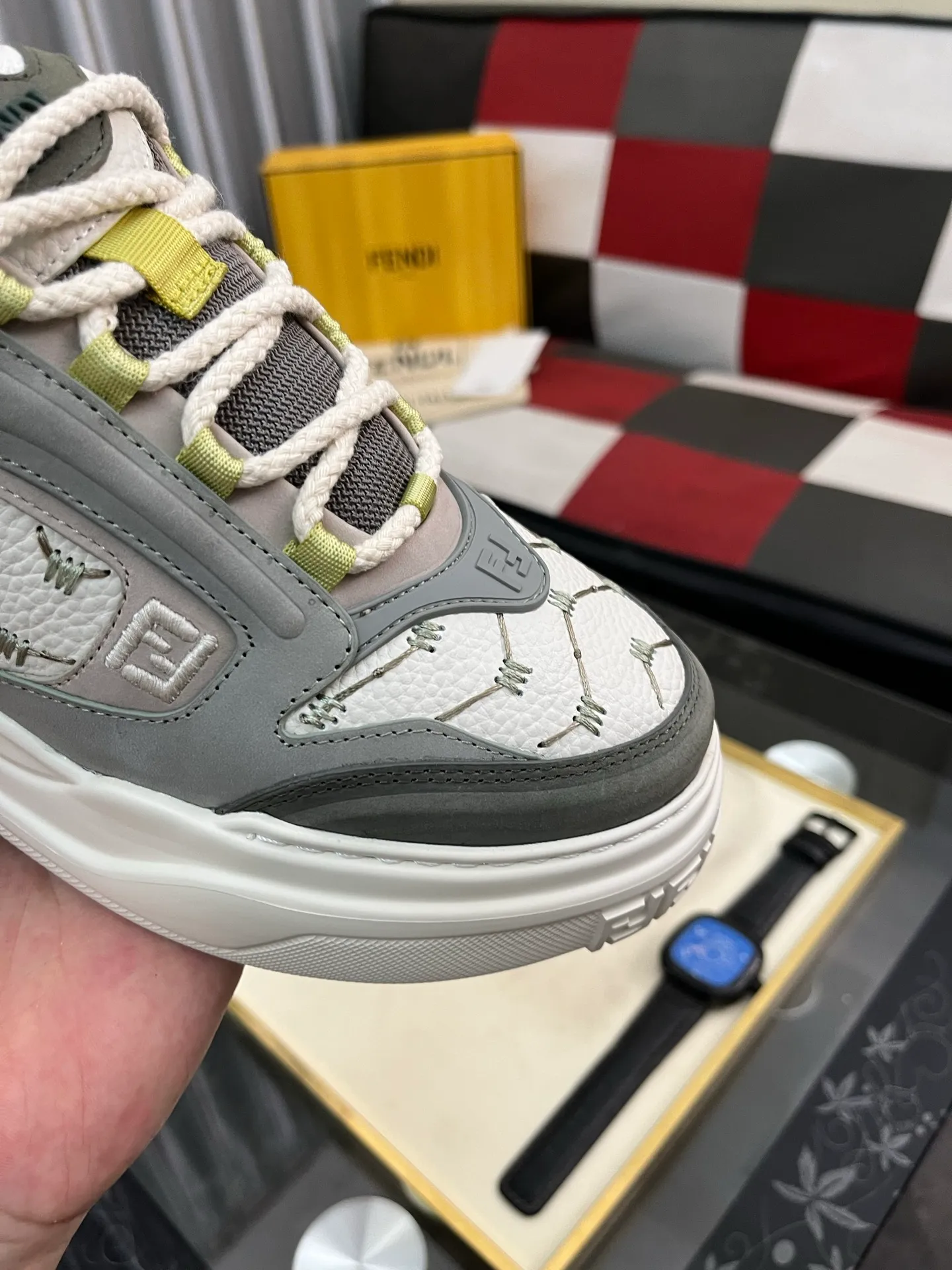 Men's Men's Shoes 💰700⌚️⌚️(Higher version) [Fendi] Fendi's latest casual shoes for men! Available at counters simultaneously! A one-to-one replica of the original. Made entirely of imported top-grain calfskin, the interior is made of top-grain water-dyed cowhide, and the original factory-supplied rubber outsole. Leading new fashion concepts. Matching code: 38-44. 45 can be customized and non-returnable!